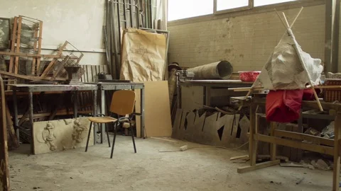 Art studio workshop interior old vintage. Shot on RED 库存影片 105066588