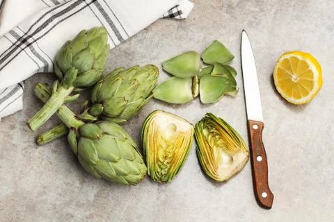 Artichokes on the table. Top view 스톡 사진