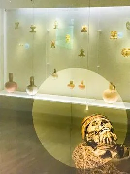Artifacts from the gold museum with skeleton Foto stock