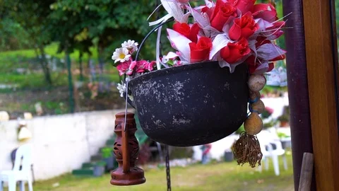 Artificial flower on the pole Vidéo 106018471