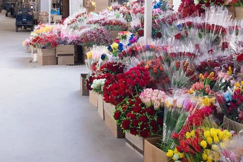 Artificial flowers bouquets displayed in cardboard boxes at a bazaar in Buk.. 스톡 사진