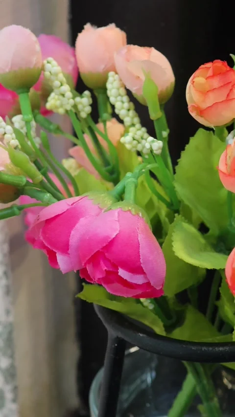 Artificial flowers changing color in six steps Vidéo 315356779