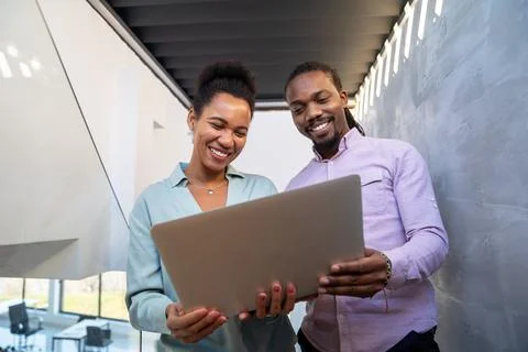Artificial intelligence and technology development team using laptops, coding 库存照片