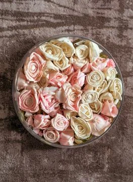 Artificial roses in a dish Stock-Fotos