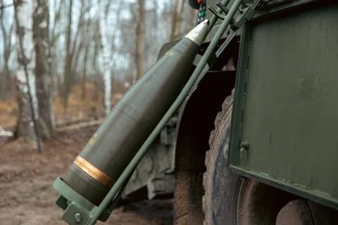 Artillery shell 155 mm on combat vehicle platform. artillery shell on a com.. 스톡 사진