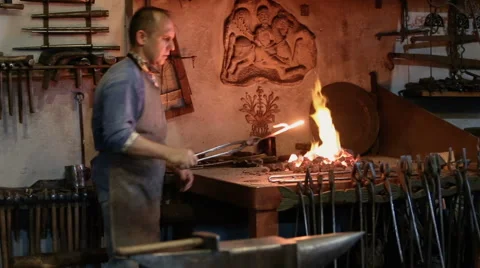 Artisan blacksmith working in the forge Video stock 67674603