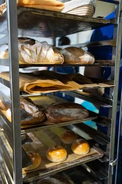 Artisan bread on the counter in the bakery. The Foto stock