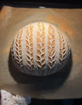 Artisan Bread Featuring an Elegant and Intricate Scoring Design Making It Truly Foto stock