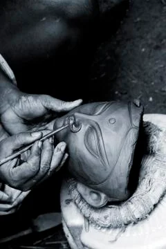 An artisan creates clay head of goddess durga Foto stock