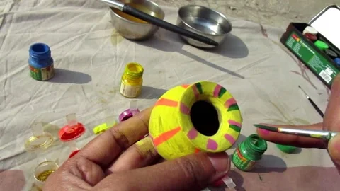 Artisan creating a beautiful pot Stock Footage 154324797