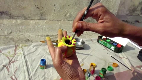 Artisan creating a beautiful pot Stock-Footage 154325132