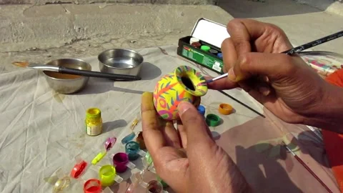 Artisan creating a beautiful pot 스톡 동영상 154410312