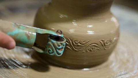 Artisan Using Pattern Roller on Spinning Clay Pot in Thailand 스톡 동영상 341536250