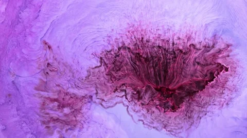 An artist creates abstract art using alcohol ink 库存影片 337907262