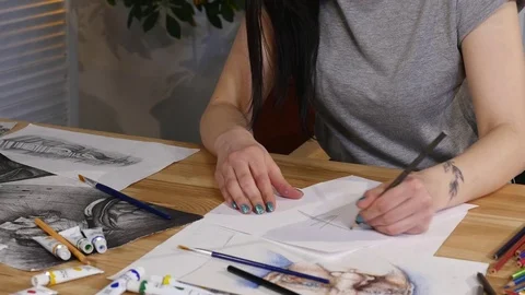 The artist draws with colored pencils Stock Footage