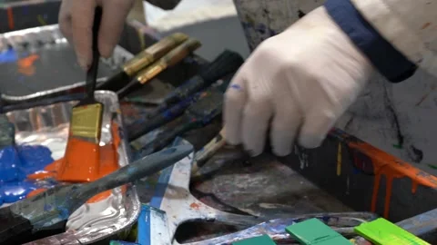 Artist painter working with brushes and squeegee Видео 251521233
