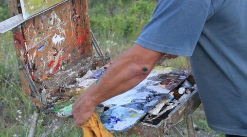 The artist tidies tools Vídeo Stock 64306953