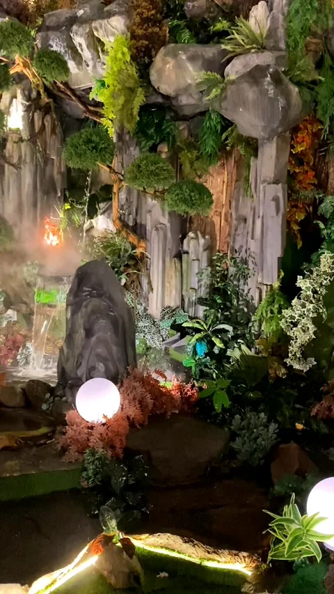 Artistic Blinking Wall Garden, Vertical Footage Vidéo 329779376