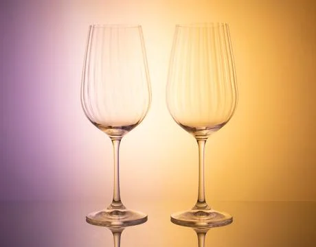 Artistic composition of glassware enhanced by dynamic colored lighting for .. Foto stock