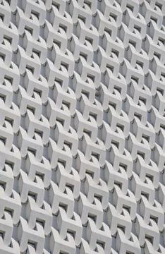 Artistic grey white 3D pattern of modern building facade in the sunlight Foto stock