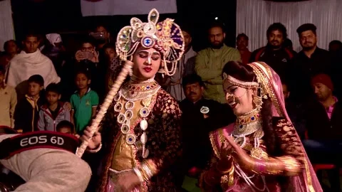 Artists in the form of Krishna and Radha Dancing during Show Vídeos de archivo 131114252