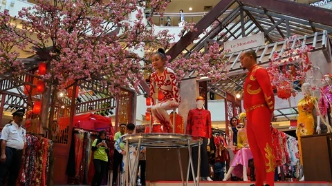 Artists perform acrobatic show at Mid Valley Megamall,KL. 動画素材 103956330