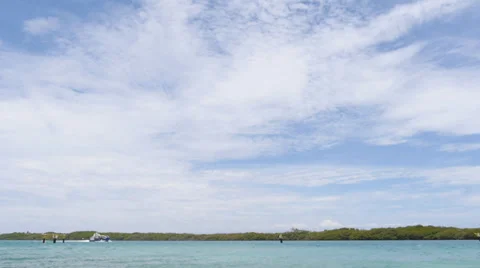 Aruba boat far away Stockbeeldmateriaal 32114176