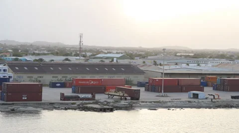Aruba containers in port Stockbeeldmateriaal 32115116