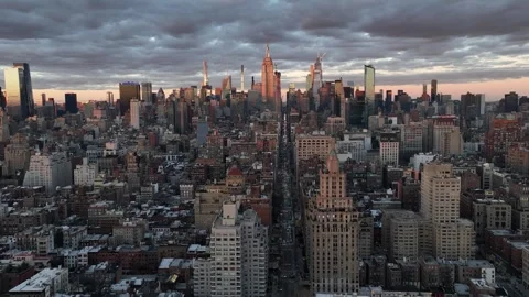 Ascend over Manhattan skyline sunset during winter Vidéo 344752822