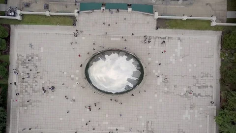 Ascending Aerial Drone Shot of Cloud Gate the Chicago Bean in 4K Stock Footage 87443990