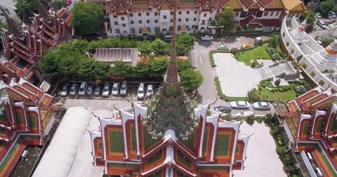Ascending Aerial Shot With Tilt of Buddhist Temple in Bangkok, Thailand Stock-Footage 75921253