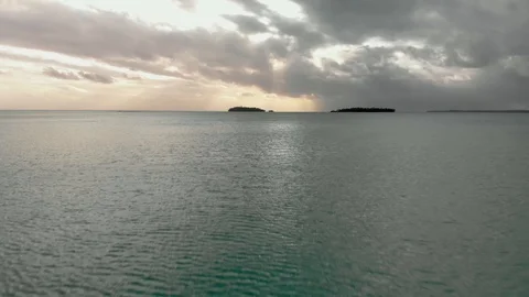 Ascending aerial view isolate islands called motus in Aitutaki Lagoon Stock Footage 107753108