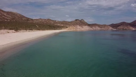 Ascending beach Vídeos de archivo 133095987