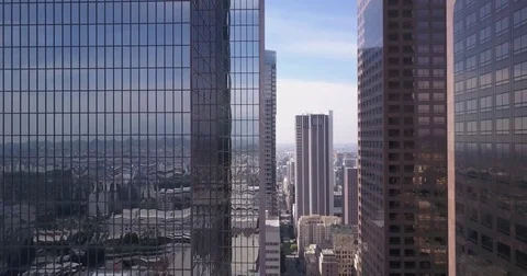 Ascending down building with reflection Stock Footage 77702540