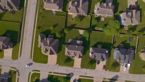 Ascending Drone Fly over Aereal view Missouri Suburbs in a cute newer Vídeos de archivo 212339990