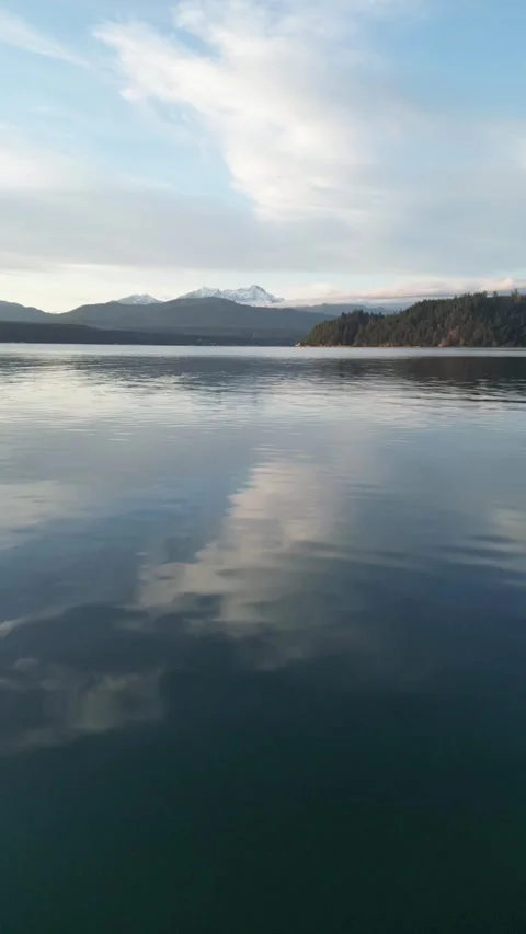 Ascending over water 動画素材 276851440