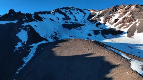 Ascending Parallax Drone Shot Of Mt Shasta, Snow Covered Volcanic Mountain Stock-Footage 318527271