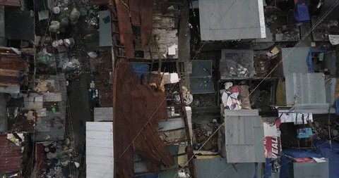 Ascending rotating bird's eye view aerial flight revealing squatter area Stock-Footage 129571833