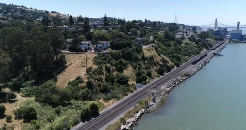 Ascending a small town next to the San Francisco Bay, Crockett CA Stockbeeldmateriaal 90363869