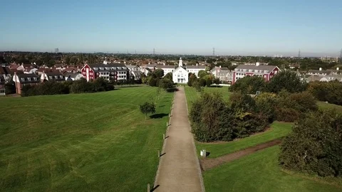 Ascending view of a white house Stockbeeldmateriaal 80436734