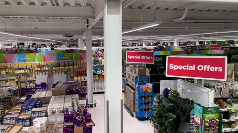 Huge queues in Hull Asda as supermarket reopens after Queen's