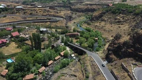 Ashtarak bridge during traffic 1 Video stock 335525773
