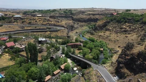 Ashtarak bridge during traffic 2 Видео 335525795