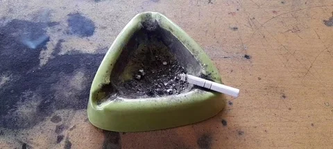 Ashtray and cigarette smoke 動画素材 210939423