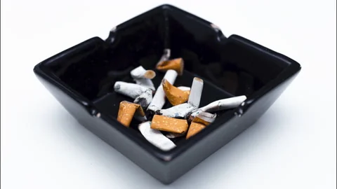 Аshtray with Cigarette - Stop Motion 스톡 동영상 130536164