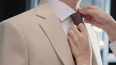 Asia groom try on suit at fitting room store ready for wedding day. Stock-Footage 301375107