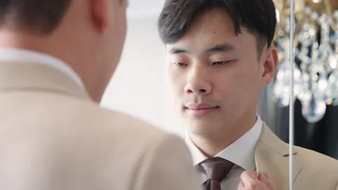 Asia groom try on suit at fitting room store ready for wedding day. 스톡 동영상 301375480