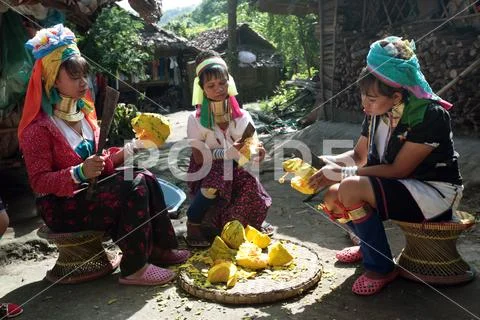 ASIA THAILAND CHIANG MAI WOMEN LONGNECK Stock Photos
