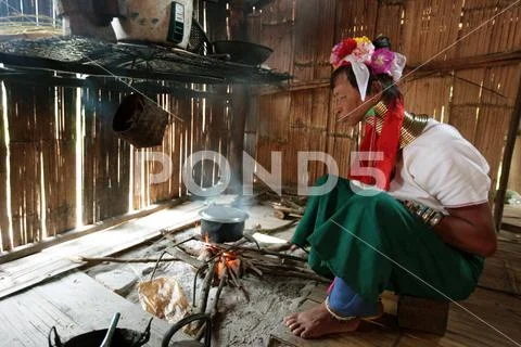 ASIA THAILAND CHIANG MAI WOMEN LONGNECK Stock Photos