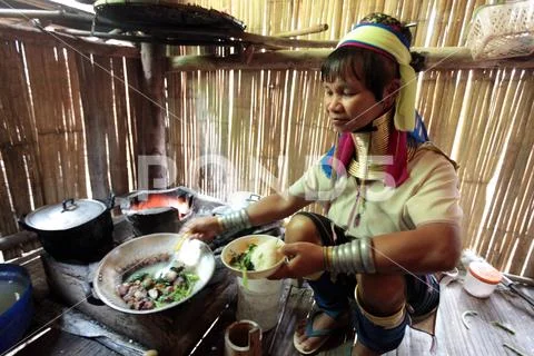 ASIA THAILAND CHIANG MAI WOMEN LONGNECK Stock Photos